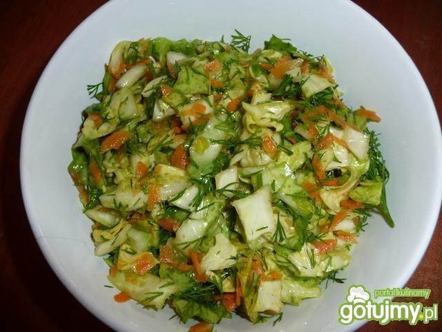 Surówka z młodej kapusty