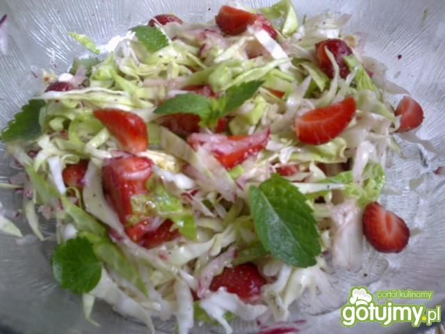 Surówka z młodej kapusty