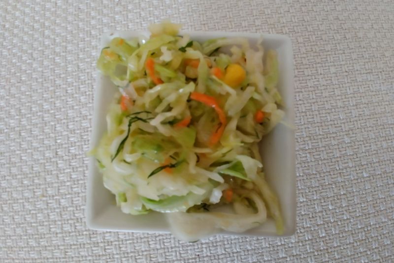 Surówka z młodej kapusty