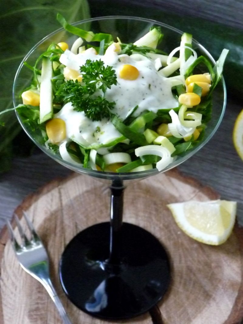 Surówka z młodej kapusty, cukinii i pora Surówka z młodej kapusty, cukinii i pora