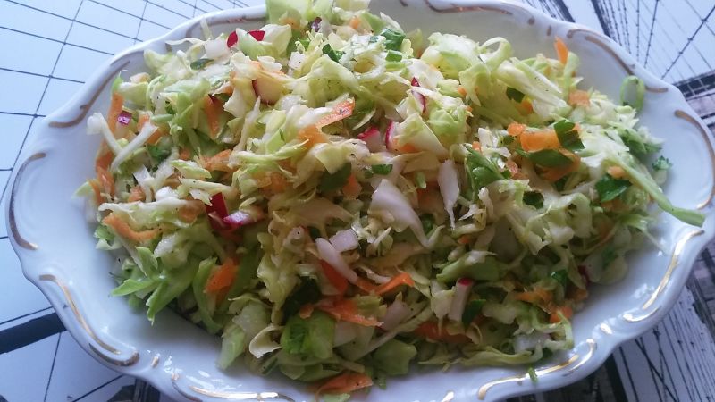 Surówka z młodej kapusty do obiadu