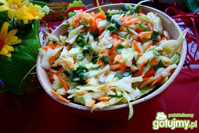 Surówka z młodej kapusty Ewy