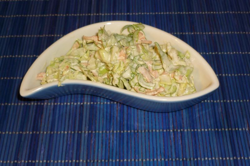 Surówka z młodej kapusty i marchewki Surówka z młodej kapusty i marchewki