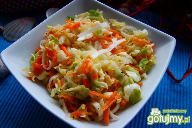 Surówka z młodej kapusty i pora