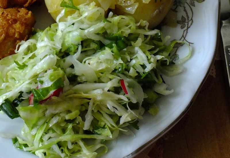 Surówka z młodej kapusty ze szpinakiem i rzeżuchą
