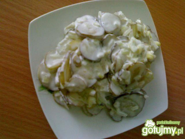 Surówka z ogórka kiszonego
