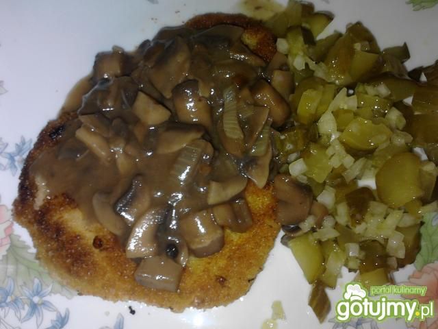 Surówka z ogórka kiszonego i cebuli