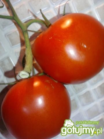 Surówka z ogórka kiszonego i pomidora