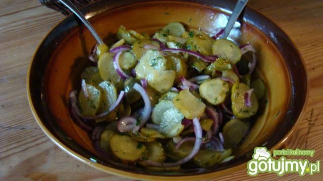 Surówka z ogórka konserwowego