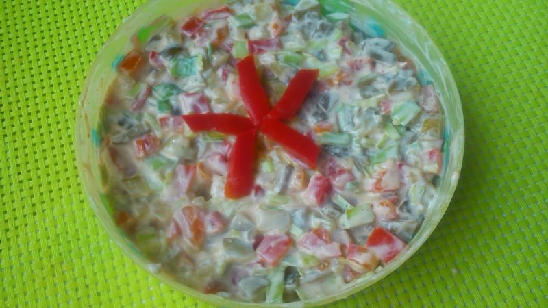 Surówka z ogórka konserwowego