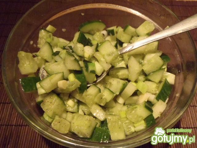 Surówka z ogórkiem i porem