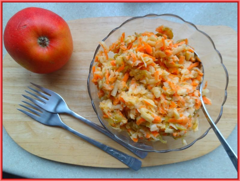 Surówka z ogórkiem kiszonym