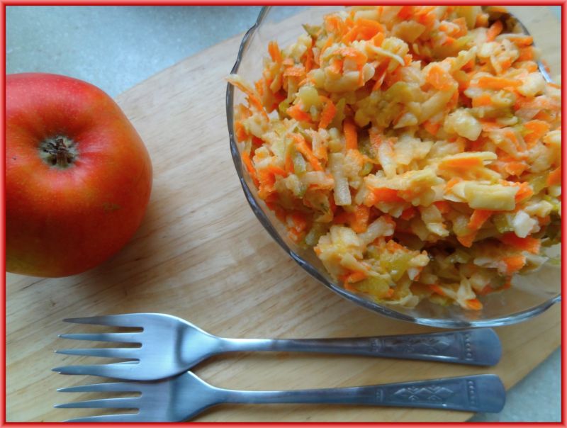 Surówka z ogórkiem kiszonym