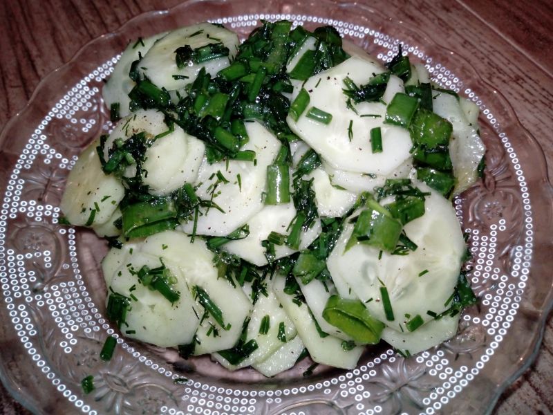 Surówka z ogórków gruntowych Surówka z ogórków gruntowych