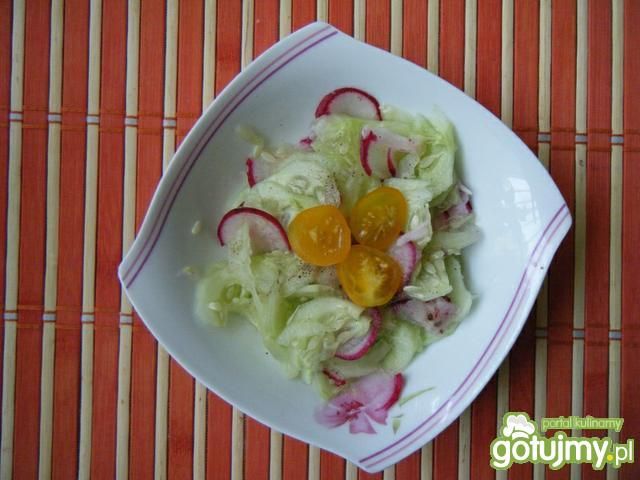 Surówka z ogórków i rzodkiewki