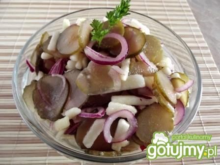 Surówka z ogórków, jabłek i cebuli