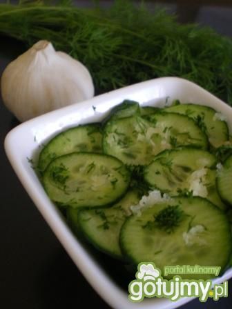 Surówka z ogórków z czosnkiem Surówka z ogórków z czosnkiem