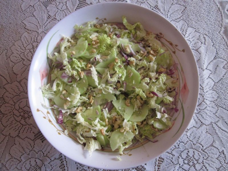 Surówka z orzechami Surówka z orzechami