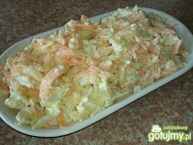 surówka z pekinką i nutą żółtego sera surówka z pekinką i nutą żółtego sera