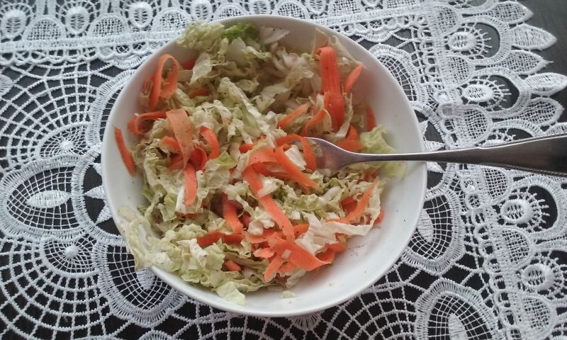 Surówka z pekinki i marchewki Surówka z pekinki i marchewki