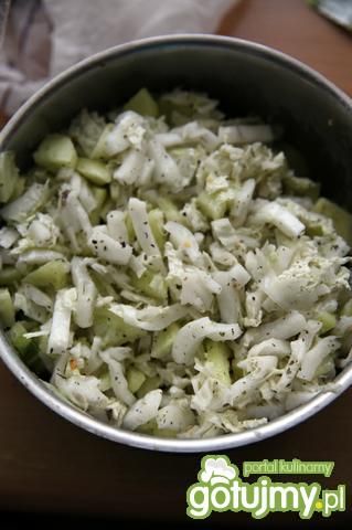Surówka z pekinki i ogórka.