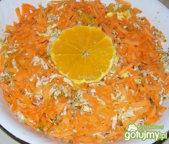 Surówka z pekinki,marchewki i pomarańczy Surówka z pekinki,marchewki i pomarańczy