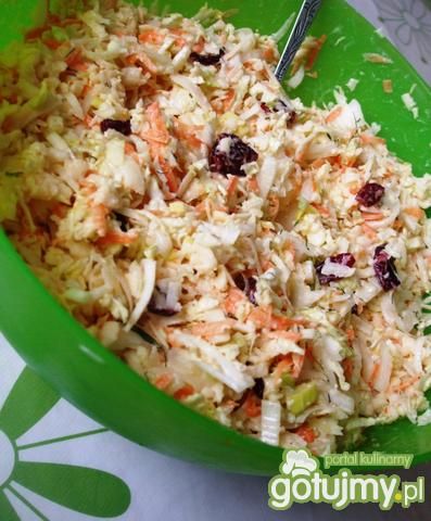 Surówka z pekińską, żurawiną i koperkiem Surówka z pekińską, żurawiną i koperkiem