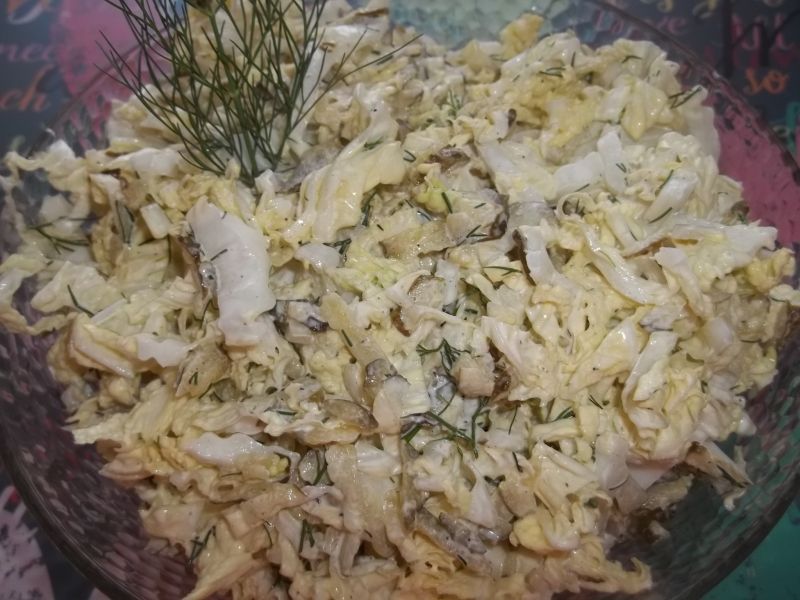 Surówka z pekińskiej i ogórka kiszonego Surówka z pekińskiej i ogórka kiszonego