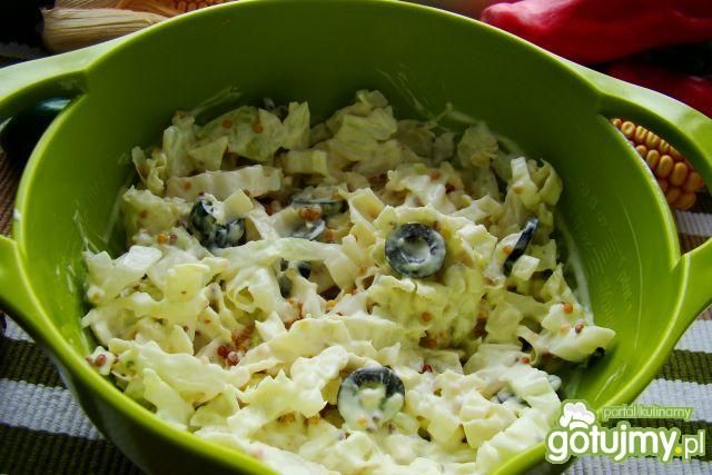 Surówka z pekińskiej z oliwkami  Surówka z pekińskiej z oliwkami