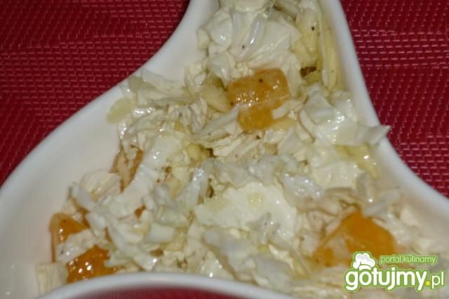 Surówka z pekińskiej z owocami