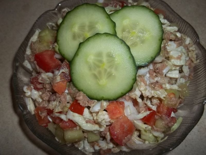 Surówka z pekińskiej z tuńczykiem