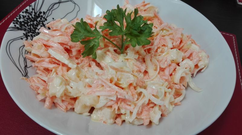 Surówka z pora, ananasa i marchwi