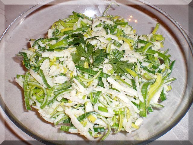 Surówka z pora i jabłka Surówka z pora i jabłka