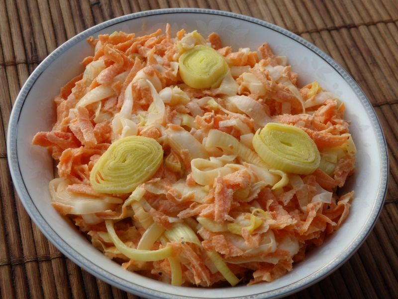 Surówka z pora i marchewki