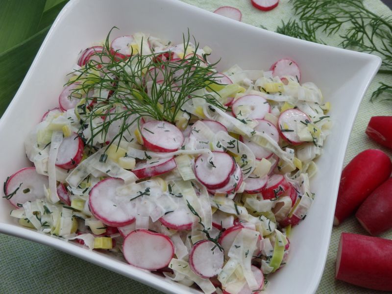 Surówka z pora i rzodkiewki