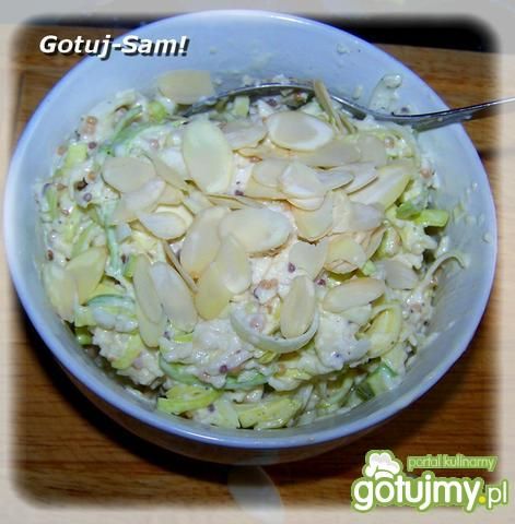 Surówka z pora z migdałami   Surówka z pora z migdałami