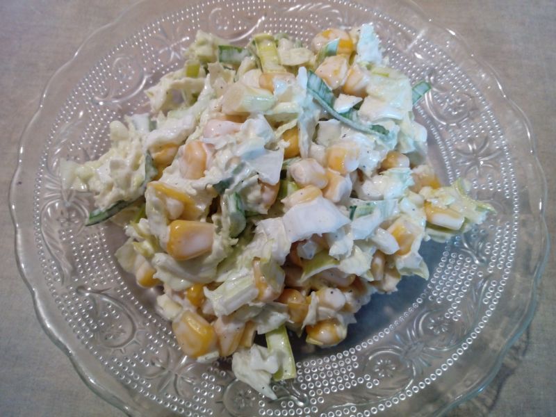 Surówka z porem i kukurydzą