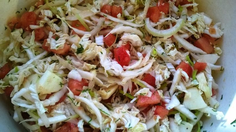 Surówka z porem i pomidorem