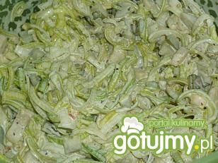 Surówka z porem, ogórkami i pieczarkami