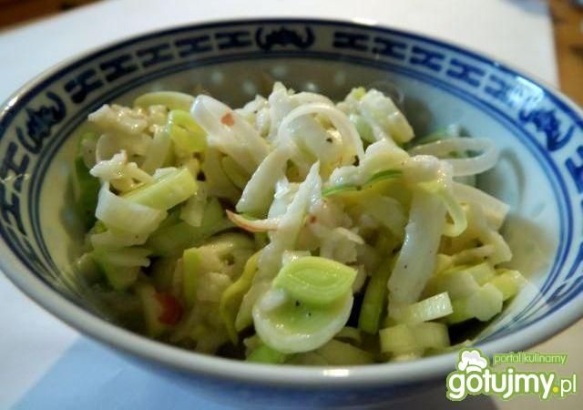 Surówka z porów i jabłek Surówka z porów i jabłek