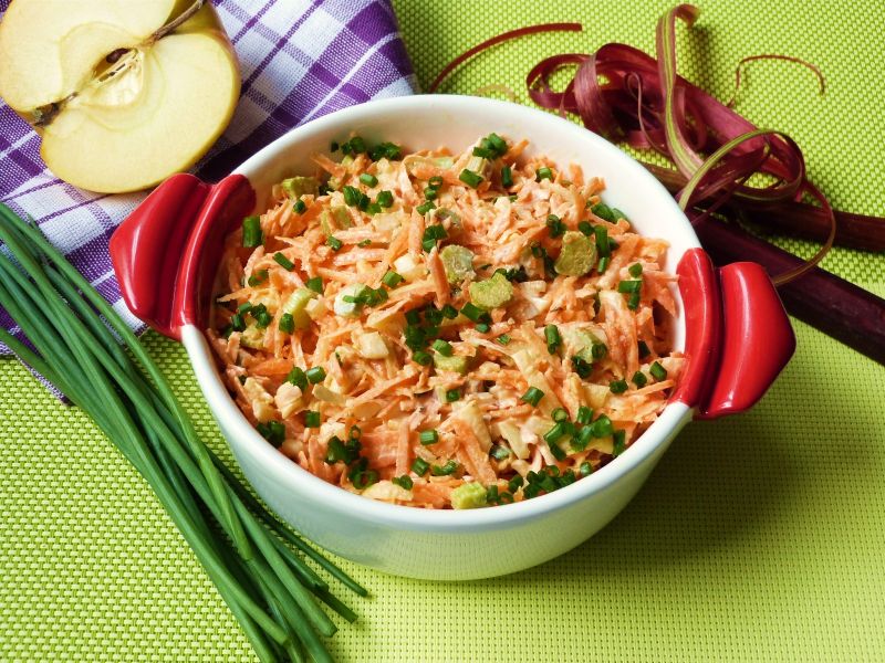 Surówka z rabarbarem