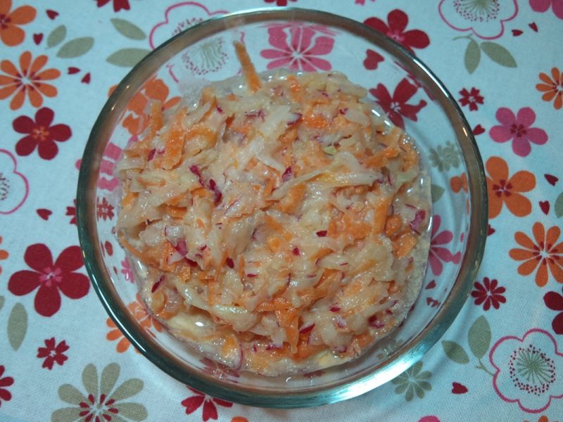 Surówka z rzodkiewką i gruszką