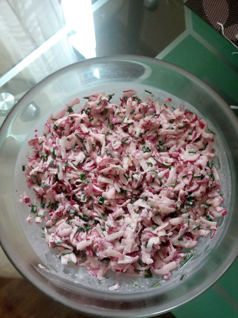 Surówka z rzodkiewki