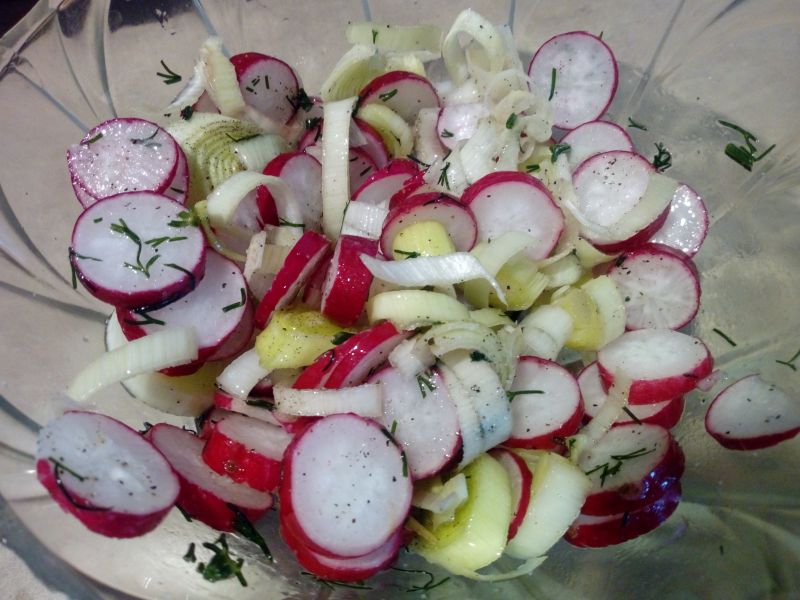 Surówka z rzodkiewki i pora Surówka z rzodkiewki i pora