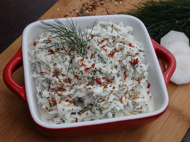 Surówka z rzodkwi z koperkiem Surówka z rzodkwi z koperkiem