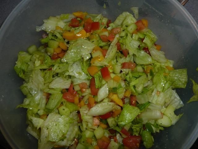 Surówka z sałaty lodowej