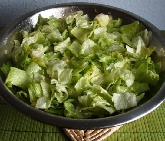 Surówka z salaty lodowej