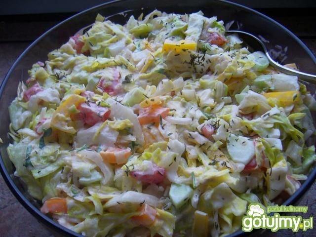 Surówka z sałaty lodowej bardzo smaczna