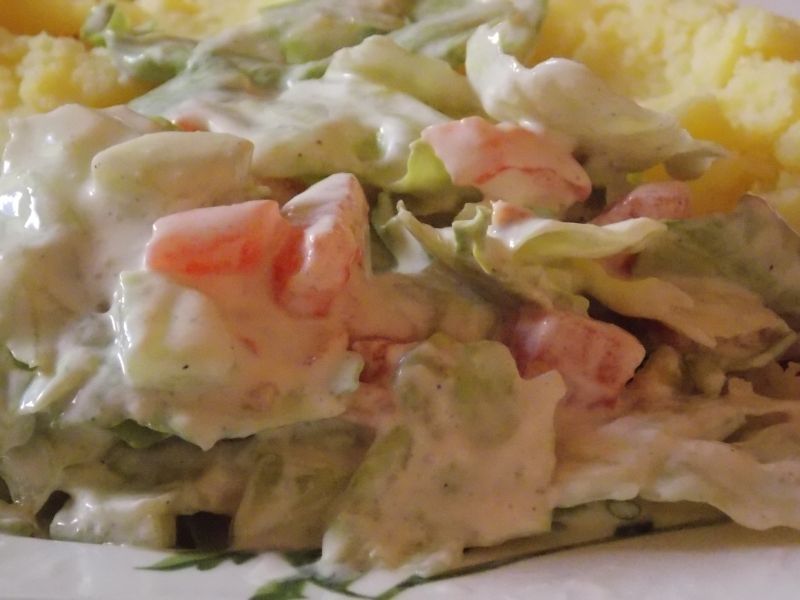 Surówka z sałaty lodowej do obiadu