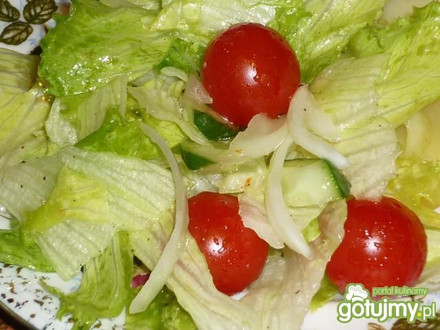 Surówka z sałaty lodowej i pomidorków Surówka z sałaty lodowej i pomidorków